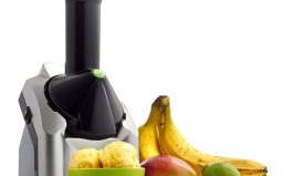 صانع حلوى الفواكه الطازجة والمثلجة من يوناناس، لون فضي واسود